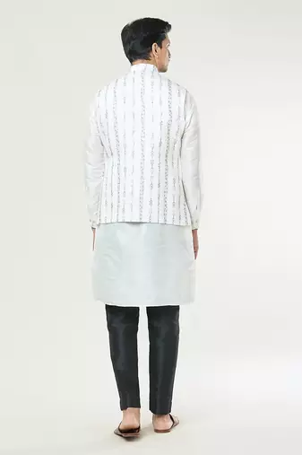 Off white embroidered kurta-jacket set