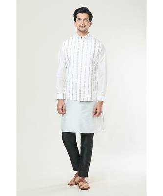 Off white embroidered kurta-jacket set 1