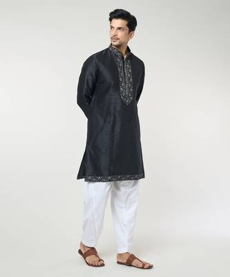 Black embroidred kurta set 1