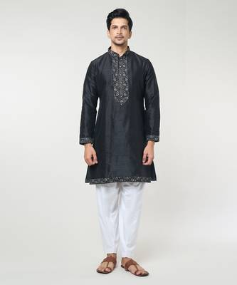 Black embroidred kurta set 4