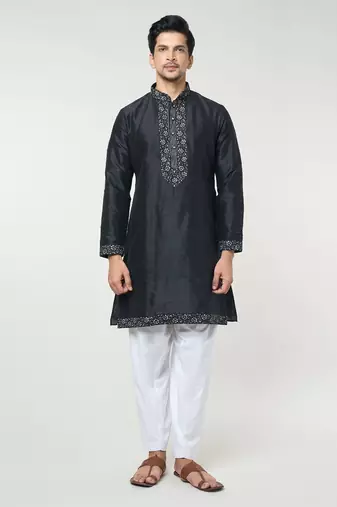 Black embroidred kurta set