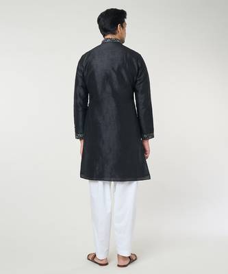 Black embroidred kurta set 5