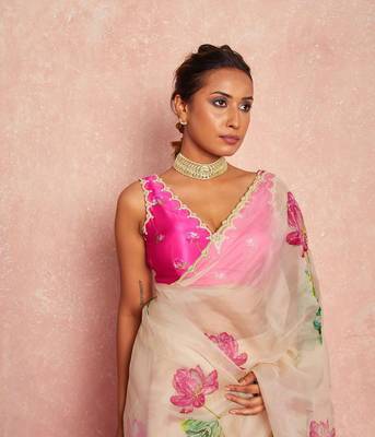 White soft tabby organza flower print with handwork saree with unstitched blouse 3