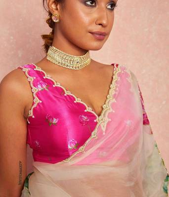 White soft tabby organza flower print with handwork saree with unstitched blouse 4