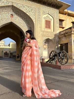 Grace and tradition meet in the exquisite Kota Doria Peach Saree. 1