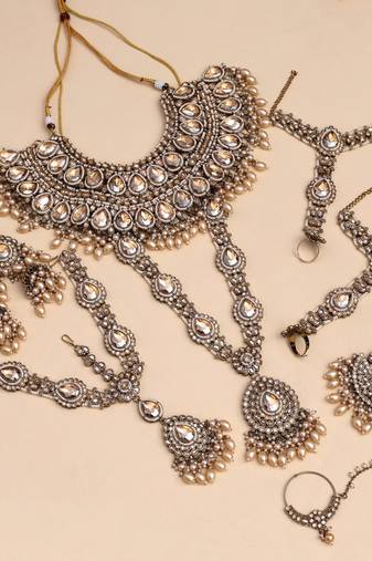 Gold color kundan dulhan set