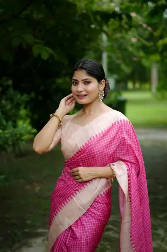 Pink Arita checks threads weaving tussar silk border & pallu saree with Blouse