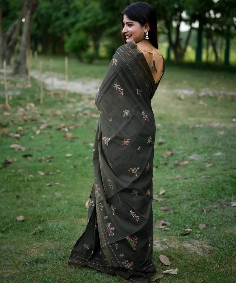 Tissue Treditionl stylish Border butti tussle saree with Blouse 