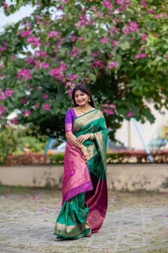 Green Banarasi style silk Blend contrust zari Border & Pallu Threads work Saree with Blouse