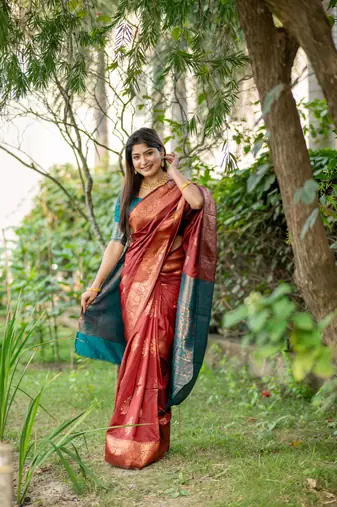 Maroon Banarasi style silk Blend contrust zari Border & Pallu Threads work Saree with Blouse
