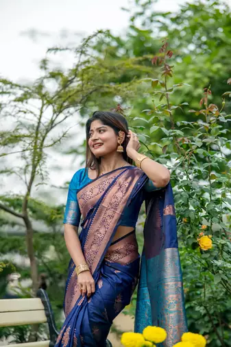 Navy Blue Banarasi style silk Blend contrust zari Border & Pallu Threads work Saree with Blouse