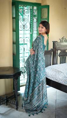 Teal Treaditional Attractive Bland Tussar Silk Batik Printed Saree With Blouse 2