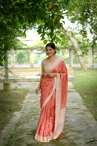 Red Soft Tussar Silk Cheks printed kanth Weaving Contrast Border Saree With Blouse
