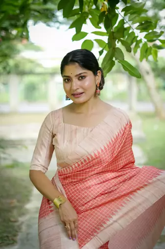Red Soft Tussar Silk Cheks printed kanth Weaving Contrast Border Saree With Blouse