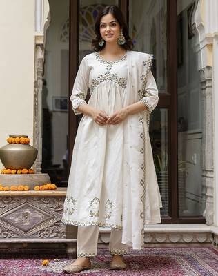 Trendmalls Trendmalls Off-White Chanderi Floral Embroidery Salwar Suit Kurta Pant with Dupatta Set 3