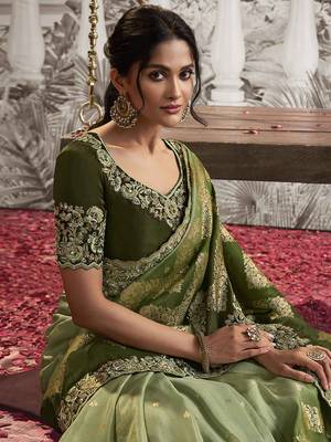 Green Jacquard Silk Embroidery Heavy border work Saree with Unstitch Blouse Piece 3