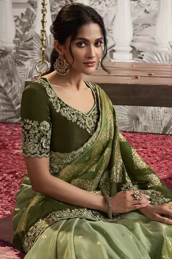 Trendmalls  Green Jacquard Silk Embroidery Heavy border work Saree with Unstitch Blouse Piece