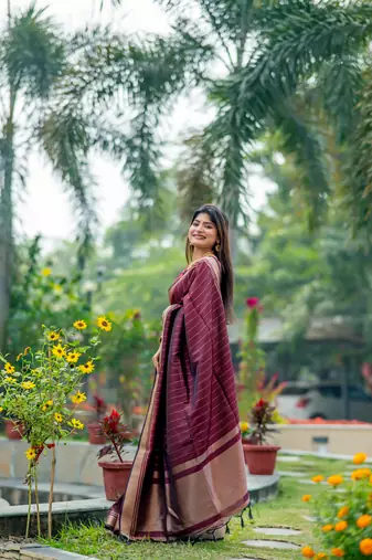 Magenta Raw Silk Saree With All Over Zari Weaving Pattern With Running Blouse Piece