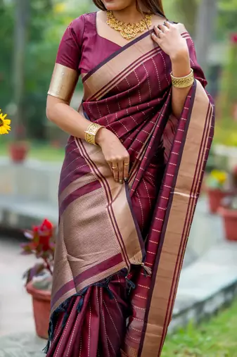 Magenta Raw Silk Saree With All Over Zari Weaving Pattern With Running Blouse Piece
