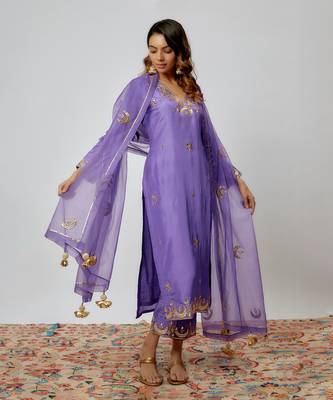 Voilet hand embroidered kurta set 1