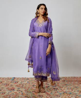 Voilet hand embroidered kurta set 2