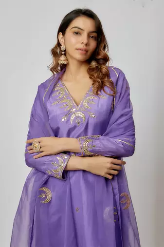 Voilet hand embroidered kurta set
