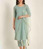 Emrald green embroidered silk blend women's kurta, pyjama & dupatta set