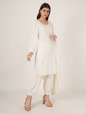 Off white embroidered rayon women's kurta, pyjama & dupatta set 3
