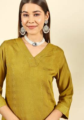 Mustard embroidered silk blend  Kurta pant  with dupatta set 4
