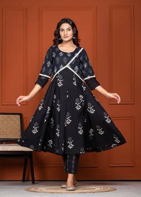 Elegant black with floral print kurta set for women 1