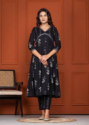 Elegant black with floral print kurta set for women 2
