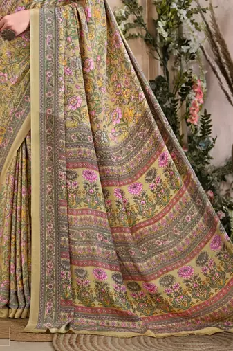 Cream,Pink Floral Crepe Silk Printed Saree,Sari Comes With Blouse