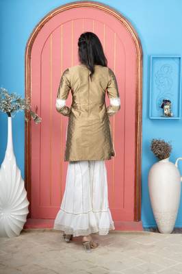 Antique-gold silk embroidered straight cut kurta & 6