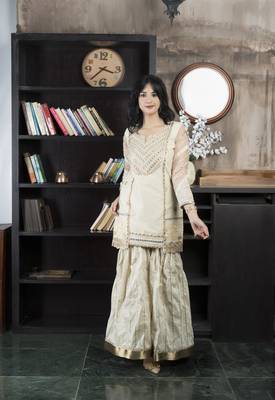 Beige chanderi silk embroidered asymmetrical kurta & 1