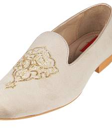 Tanny shoes men's velvet material zari embroidery cream slip on jutti