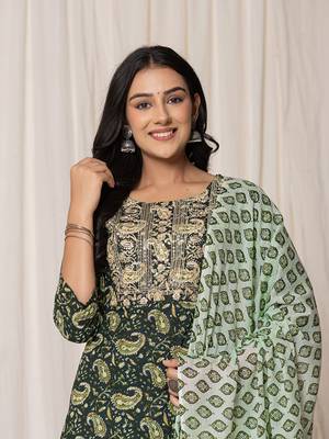 green paisley pure cotton straight kurta and trouser with dupatta set 5