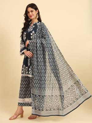  pure cotton pakistani style kurta set with pant & dupatta with lace detailing 2