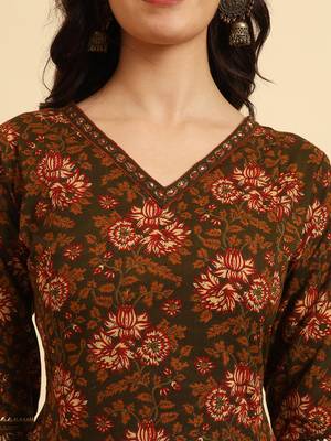  green pure cotton floral,sequins work kurta set with dupatta 4