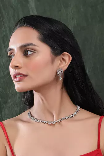 Silver plated sleek ad necklace set