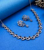 Black plating sleek ad necklace set