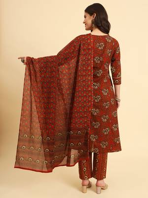  red pure cotton floral,sequins work kurta set with dupatta 3