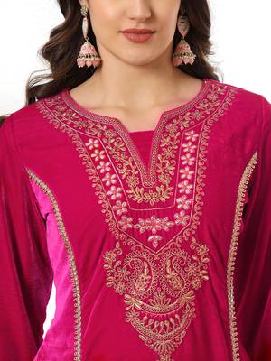  velvet pink kurta dupatta set with embroidery 4