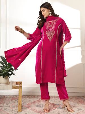  velvet pink kurta dupatta set with embroidery 5