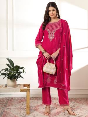  pink velvet kurta dupatta set with embroidery 1