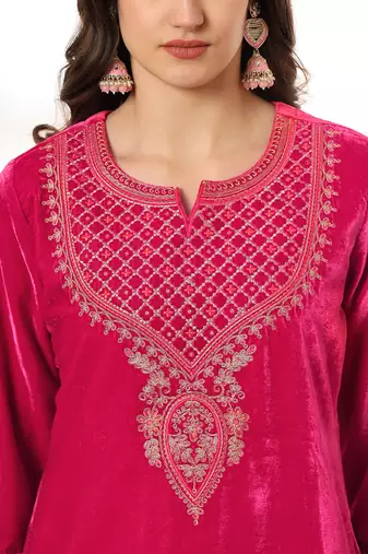  pink velvet kurta dupatta set with embroidery