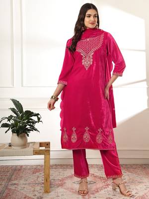  pink velvet kurta dupatta set with embroidery 5