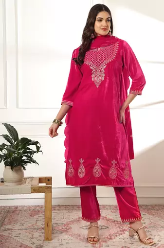  pink velvet kurta dupatta set with embroidery