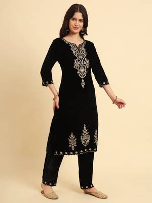  black velvet kurta dupatta set with embroidery 5