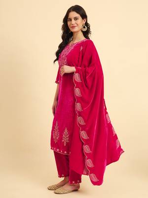  pink velvet kurta trouser and dupatta set with embroidery 2