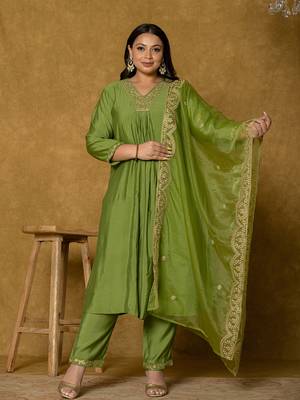 green silk embroidered plus size kurta dupatta set 1